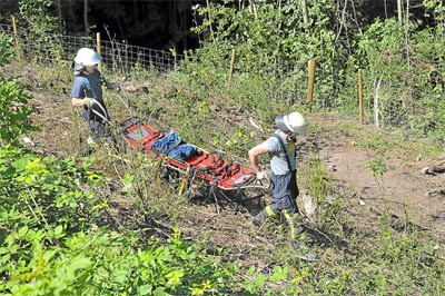 Erstmals im Einsatz: Die Gebirgstrage der Schramberger Feuerwehr. Foto: Wegner
