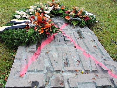 Ein enormes Ausma� hat die Farbattacke. Foto: Erb